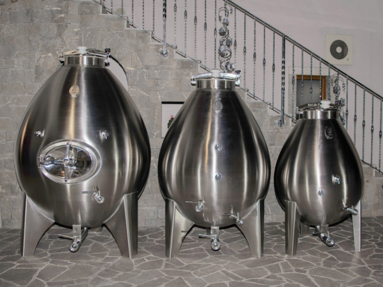Inox posoda v obliki jajca