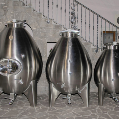 Inox posoda v obliki jajca